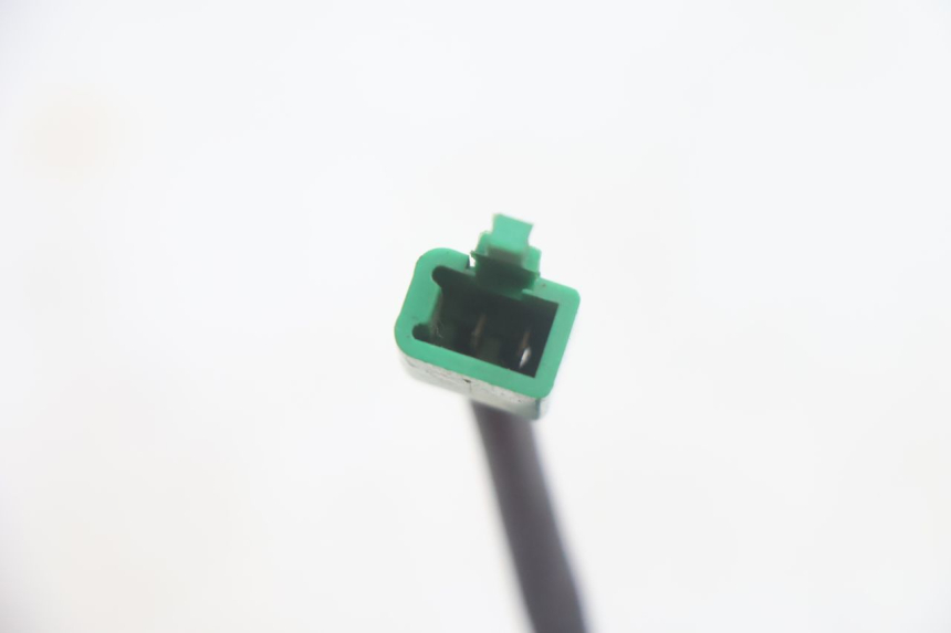 photo de INTERMITENTE DELANTERO DERECHO YAMAHA XMAX X-MAX 125 (2006 - 2009) - Primer plano técnico
