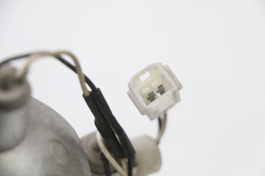 photo de INTERMITENTE DELANTERO DERECHO PIAGGIO X8 125 (2004 - 2007) - Detalles de los puntos de fijación