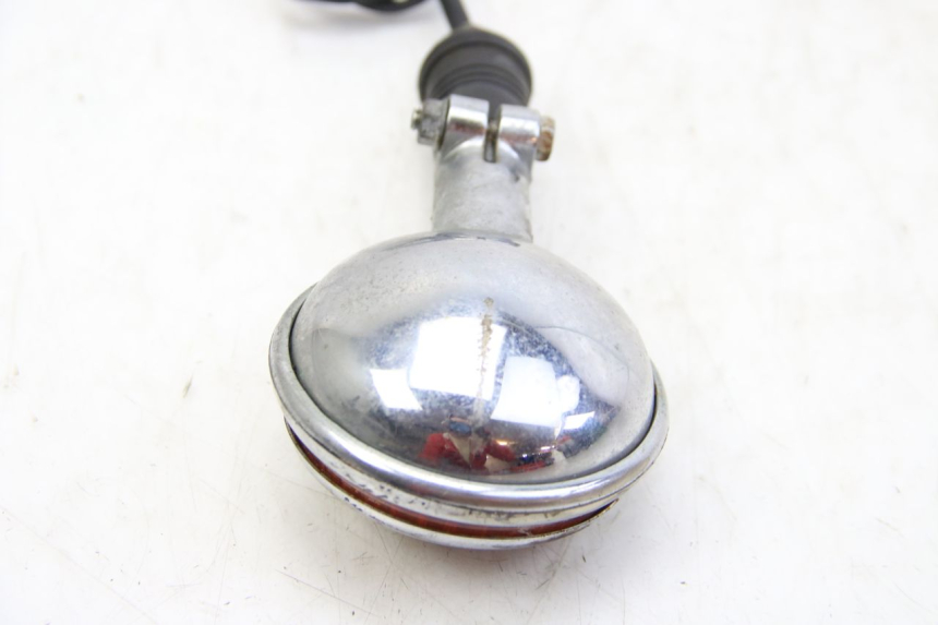 photo de INTERMITENTE DELANTERO DERECHO YAMAHA XV VIRAGO 750 (1984 - 1998) - Detalles de los puntos de fijación