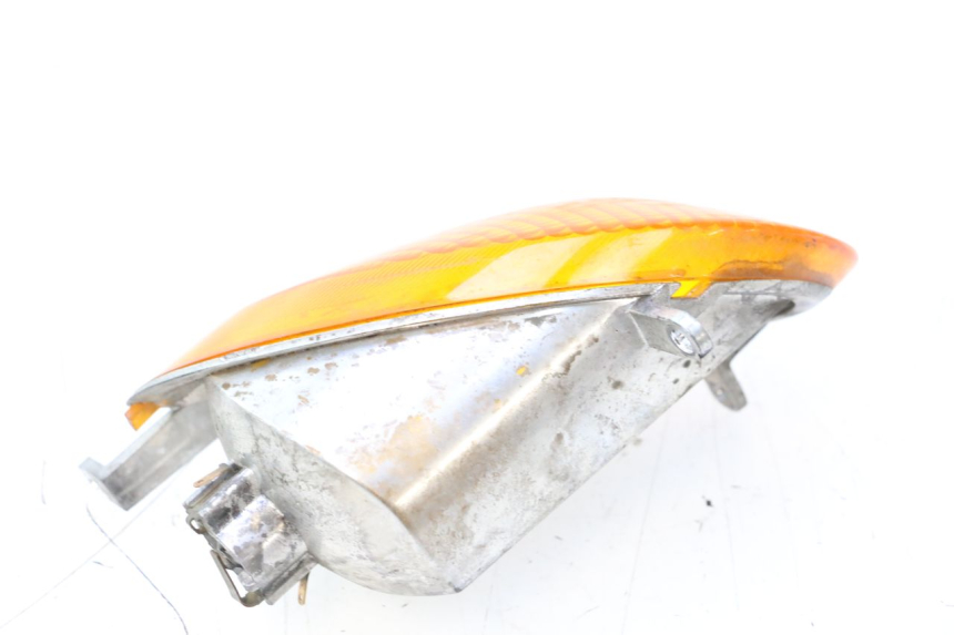 photo de DELANTERO DERECHO INTERMITENTE YAMAHA YP MAJESTY 125 (1998 - 2001) - Otra perspectiva