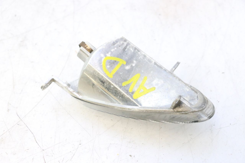 photo de DELANTERO DERECHO INTERMITENTE YAMAHA YP MAJESTY 125 (2002 - 2006) - Primer plano técnico
