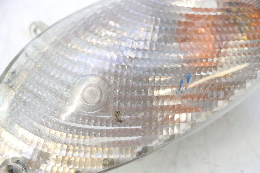 photo de DELANTERO DERECHO INTERMITENTE YAMAHA YP MAJESTY 125 (2002 - 2006) - Detalles de los puntos de fijación