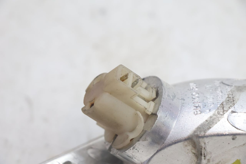 photo de DELANTERO DERECHO INTERMITENTE PIAGGIO ZIP IGET 4T 50 (2021 - 2023) - Detalles de los puntos de fijación