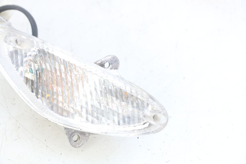 photo de INTERMITENTE DELANTERO DERECHO UNIVERSAL BIKE ZN50QT-11B 50 (2018 - 2021) - Primer plano técnico