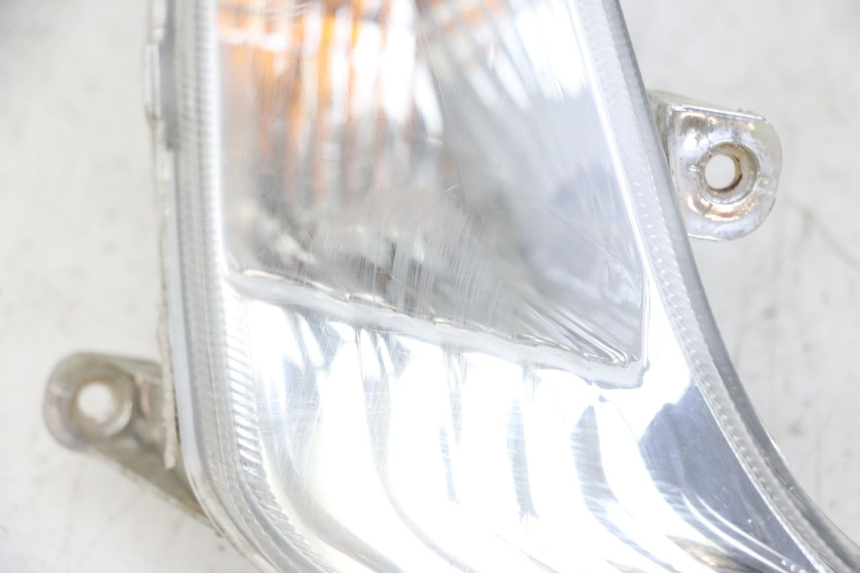 photo de INTERMITENTE DELANTERO SYM FIDDLE 2 50 (2008 - 2013) - Detalles de los puntos de fijación