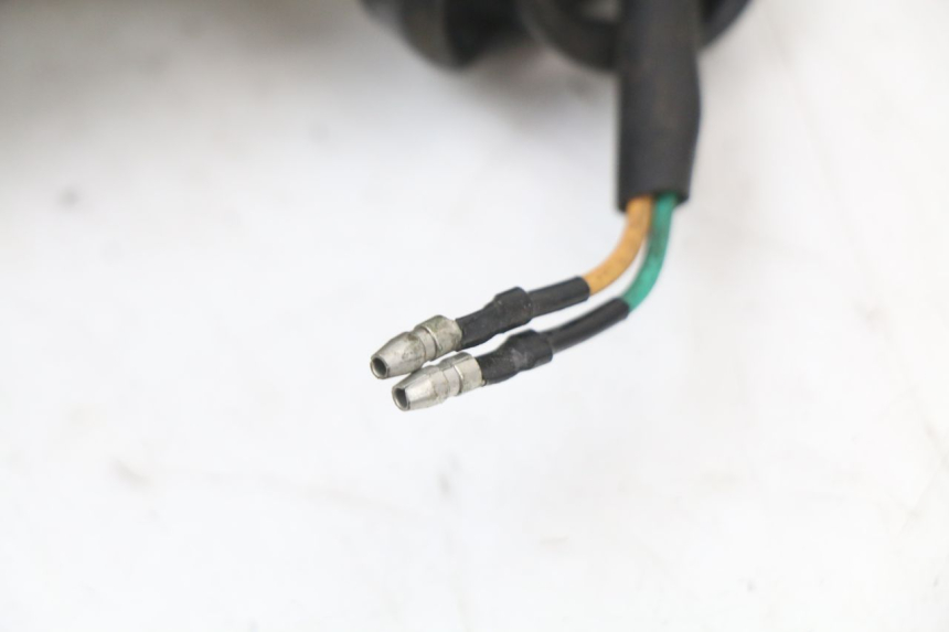 photo de INTERMITENTE DELANTERO IZQUIERDO KYMCO AGILITY 4T 50 (2005 - 2018) - Primer plano técnico