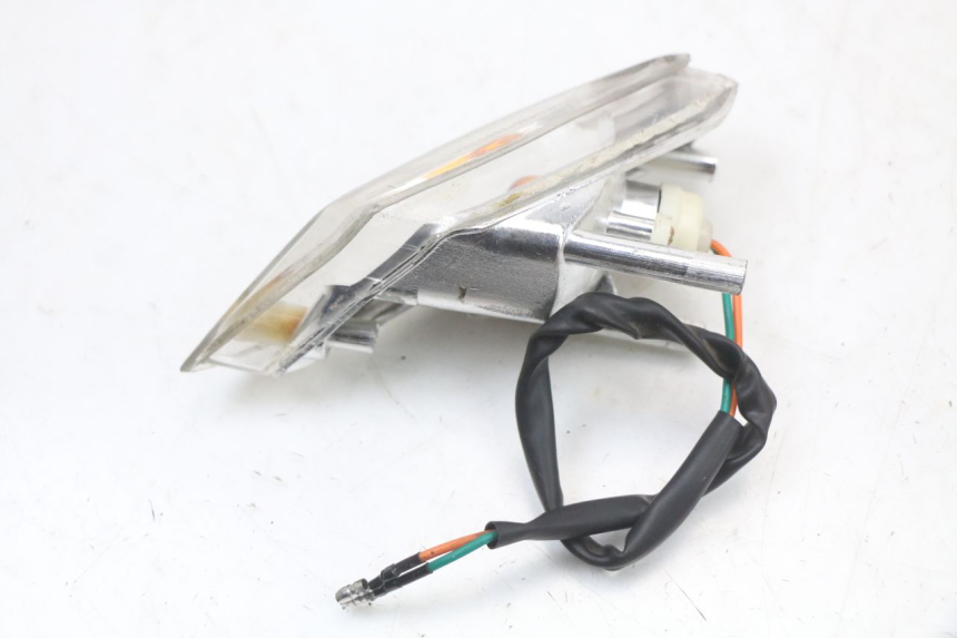 photo de INTERMITENTE DELANTERO IZQUIERDO KYMCO AGILITY 4T 50 (2018 - 2022) - Primer plano técnico