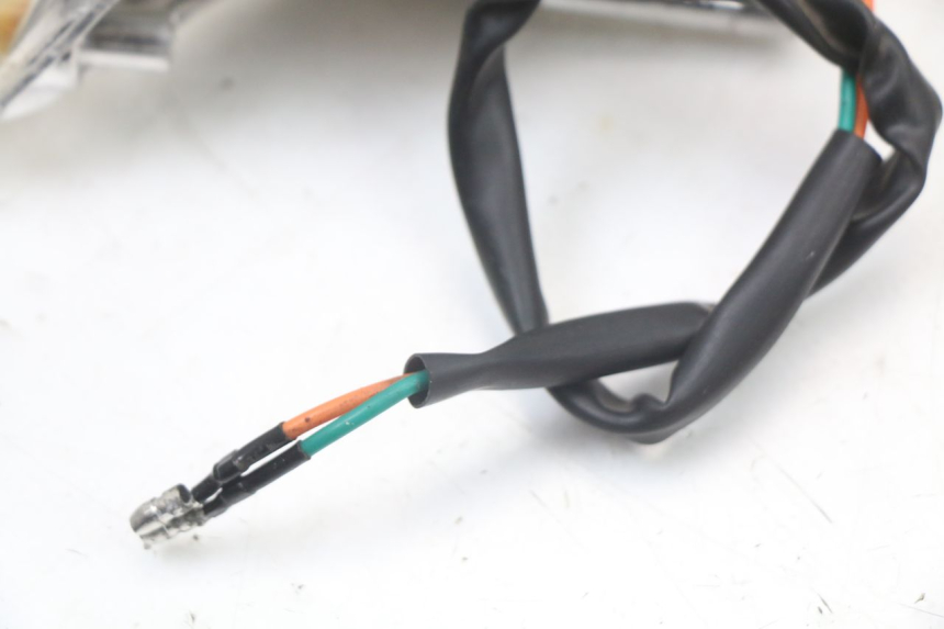 photo de INTERMITENTE DELANTERO IZQUIERDO KYMCO AGILITY 4T 50 (2018 - 2022) - Detalles de los puntos de fijación