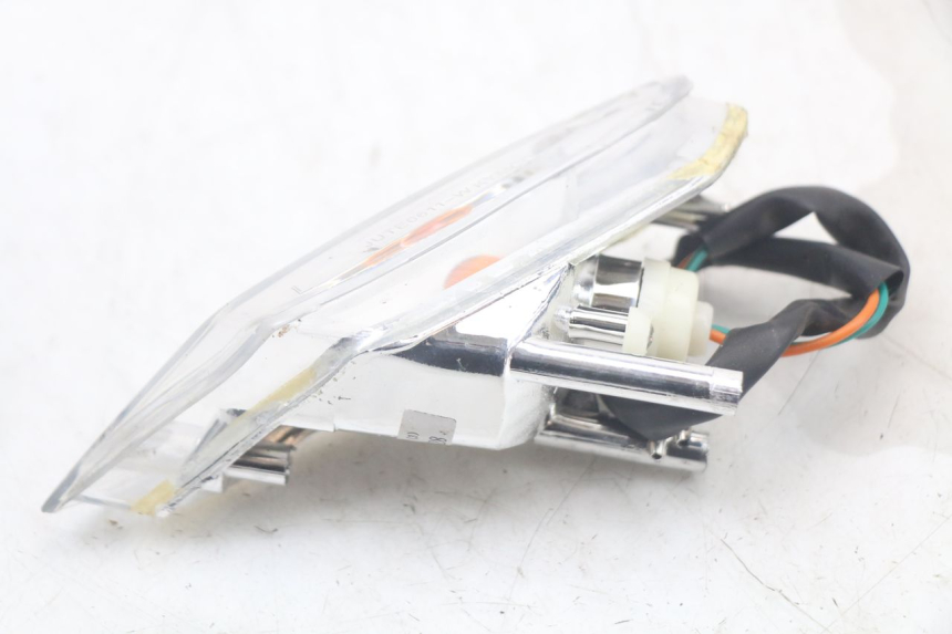 photo de INTERMITENTE DELANTERO IZQUIERDO KYMCO AGILITY 4T 50 (2018 - 2022) - Primer plano técnico