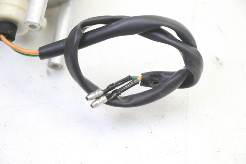 photo de INTERMITENTE DELANTERO IZQUIERDO KYMCO AGILITY 4T 50 (2005 - 2018) - Primer plano técnico