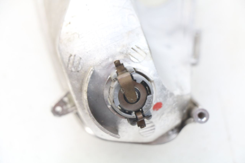 photo de DELANTERO IZQUIERDO INTERMITENTE APRILIA ATLANTIC 125 (2003 - 2009) - Primer plano técnico