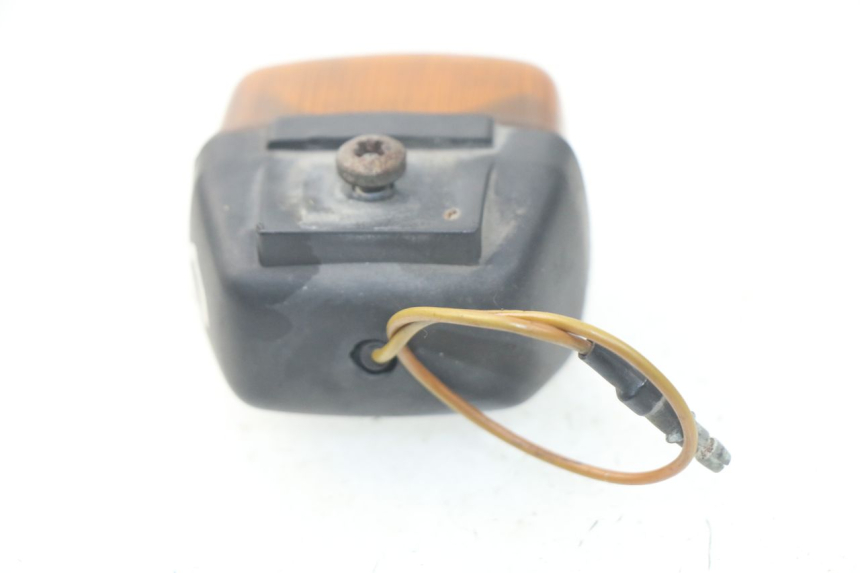 photo de DELANTERO IZQUIERDO INTERMITENTE YAMAHA BW'S 50 (1999 - 2003) - Primer plano técnico