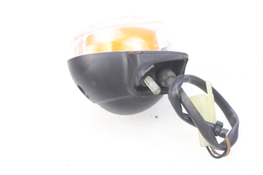 photo de INTERMITENTE DELANTERO IZQUIERDO YAMAHA BW'S 50 (2004 - 2017) - Primer plano técnico