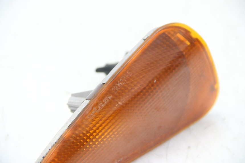 photo de INTERMITENTE DELANTERO IZQUIERDO BMW C1 125 (2000 - 2003) - Primer plano técnico