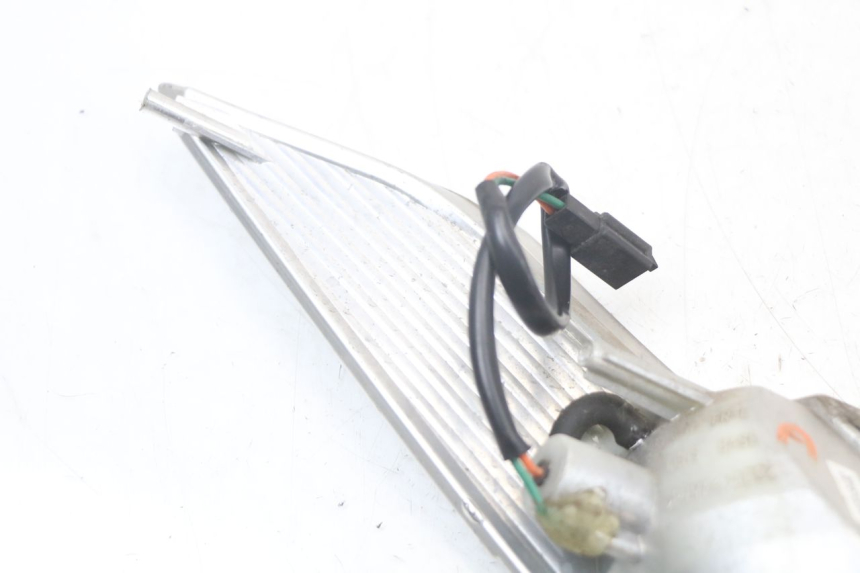 photo de INTERMITENTE DELANTERO IZQUIERDO KYMCO DINK 4T 50 (2007 - 2018) - Estado de la superficie y material