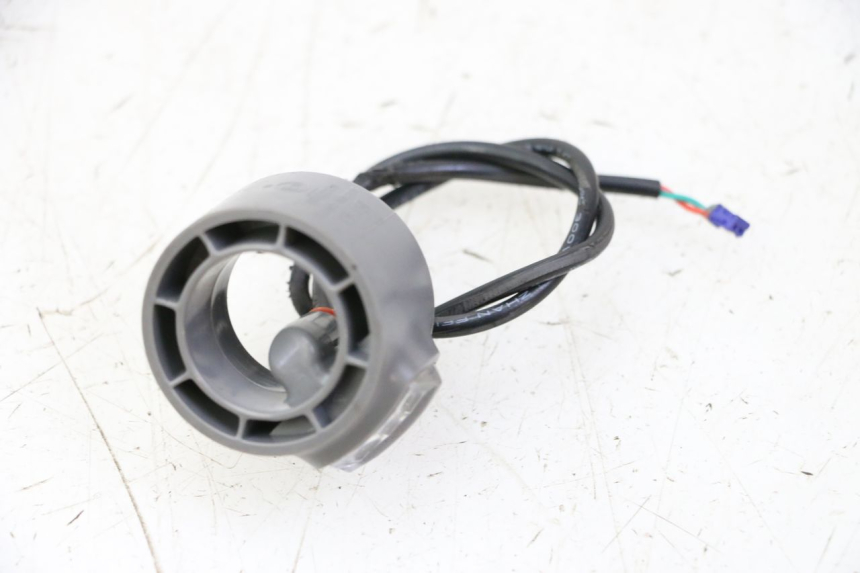 photo de INTERMITENTE DELANTERO IZQUIERDO SEGWAY NINEBOT F65I 1 - Detalle de la pieza