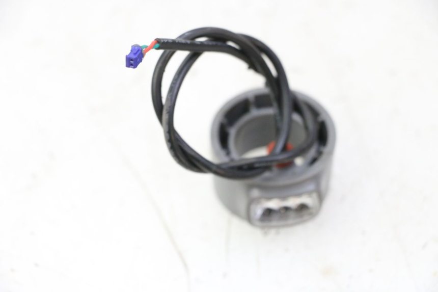 photo de INTERMITENTE DELANTERO IZQUIERDO SEGWAY NINEBOT F65I 1 - Zoom estado de uso