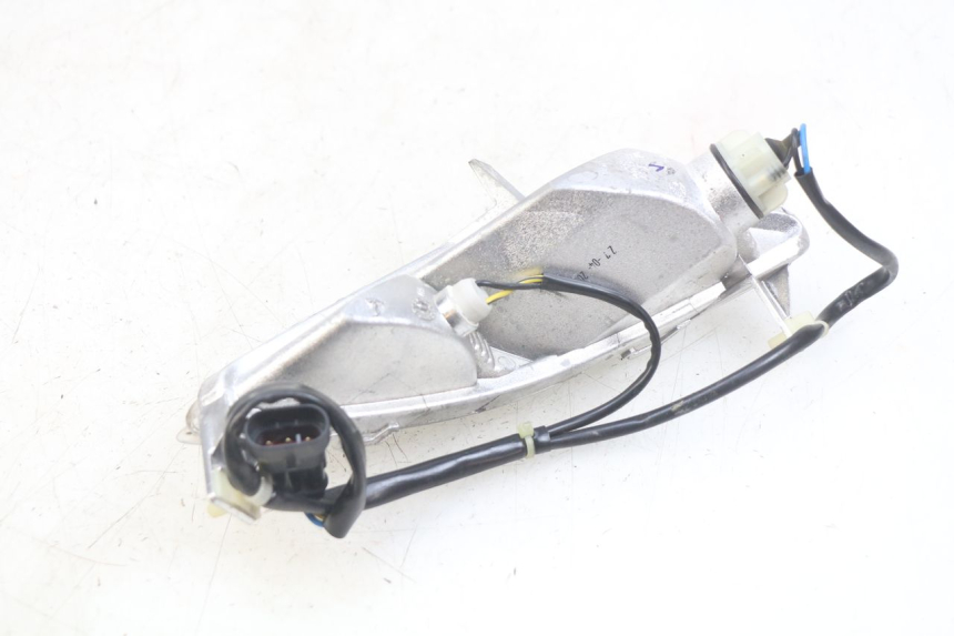 photo de INTERMITENTE DELANTERO IZQUIERDO PIAGGIO FLY 4T 50 (2013 - 2017) - Primer plano técnico