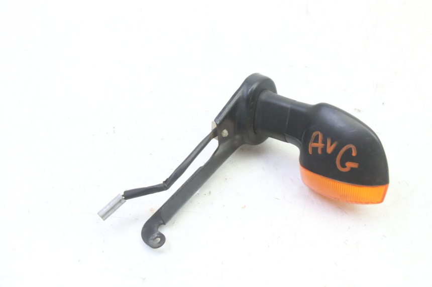 photo de DELANTERO IZQUIERDO INTERMITENTE YAMAHA FZ6 FAZER S2 600 (2007 - 2011) - Primer plano técnico