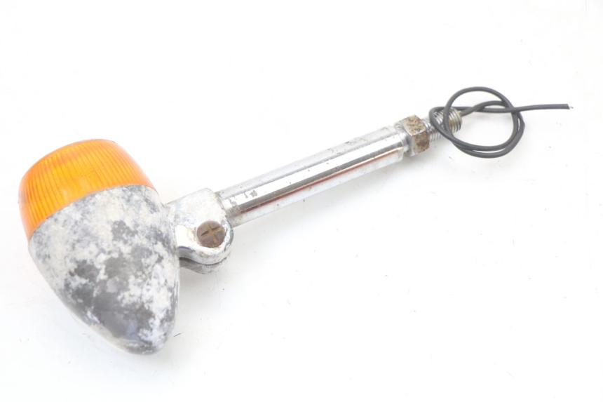 photo de DELANTERO IZQUIERDO INTERMITENTE SUZUKI GN 125 (1997 - 2000) - Primer plano técnico