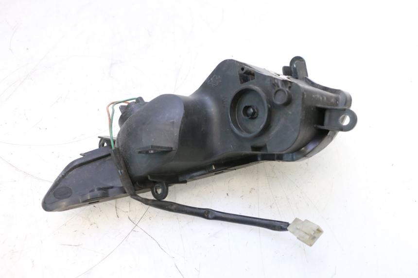 photo de DELANTERO IZQUIERDO INTERMITENTE SYM GTS EVO 125 (2009 - 2013) - Primer plano técnico