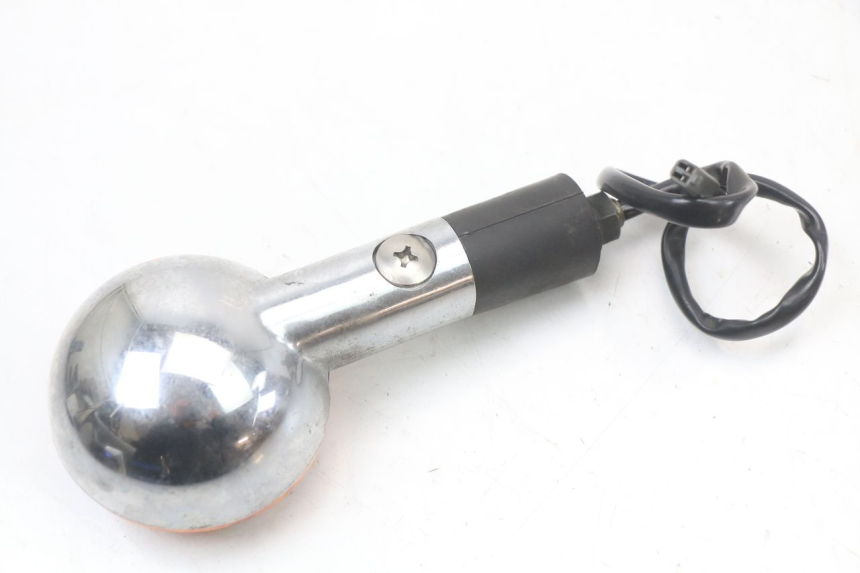 photo de DELANTERO IZQUIERDO INTERMITENTE SUZUKI GZ MARAUDER 125 (1998 - 2004) - Primer plano técnico