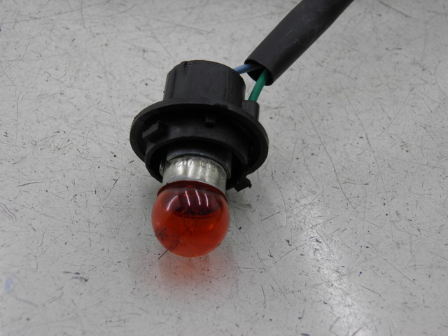 photo de DELANTERO IZQUIERDO INTERMITENTE JM MOTOR S-MAX 125 (2010 - 2014) - Estado de la superficie y material