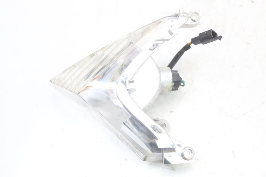 photo de DELANTERO IZQUIERDO INTERMITENTE KYMCO X-TOWN XTOWN 125 (2016 - 2021) - Primer plano técnico