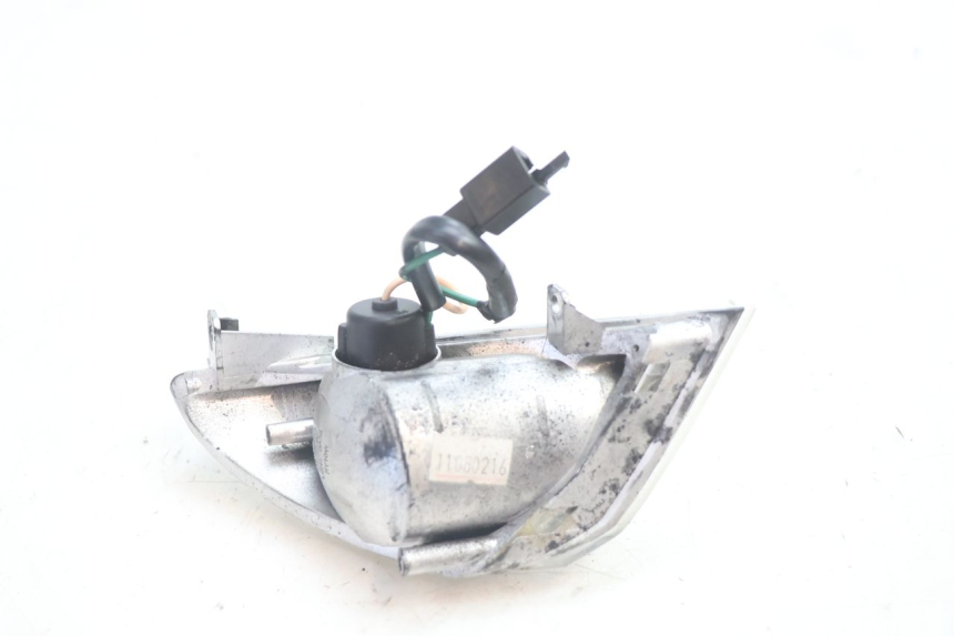 photo de DELANTERO IZQUIERDO INTERMITENTE SYM MIO 50 (2005 - 2010) - Primer plano técnico