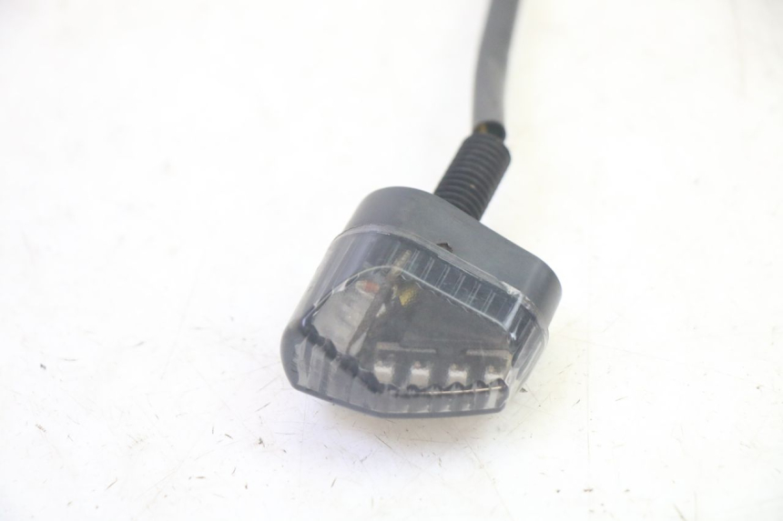 photo de DELANTERO IZQUIERDO INTERMITENTE PIAGGIO MP3 500 (2016 - 2018) - Primer plano técnico