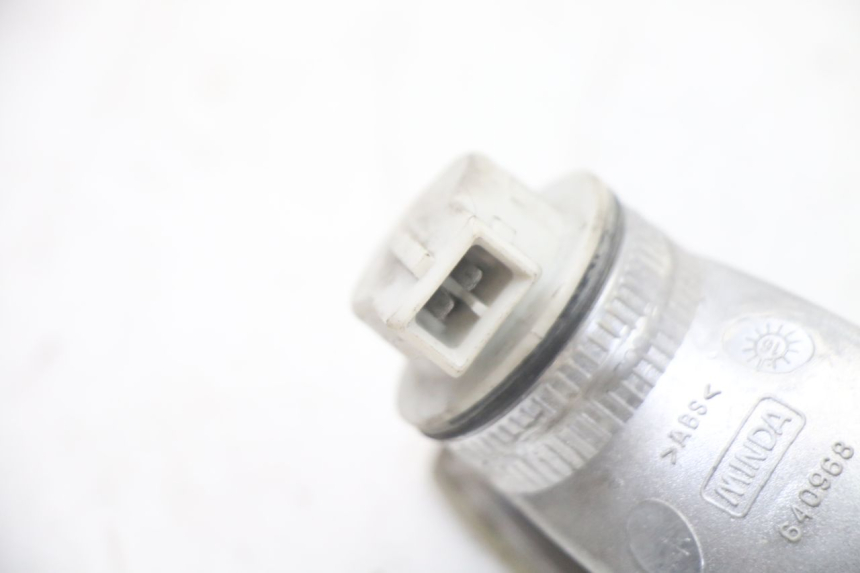 photo de DELANTERO IZQUIERDO INTERMITENTE PIAGGIO VESPA LX IE 125 (2010 - 2012) - Estado de la superficie y material