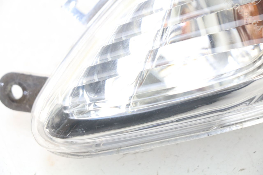 photo de DELANTERO IZQUIERDO INTERMITENTE JM MOTORS SANTANA 50 (2014 - 2023) - Detalles de los puntos de fijación