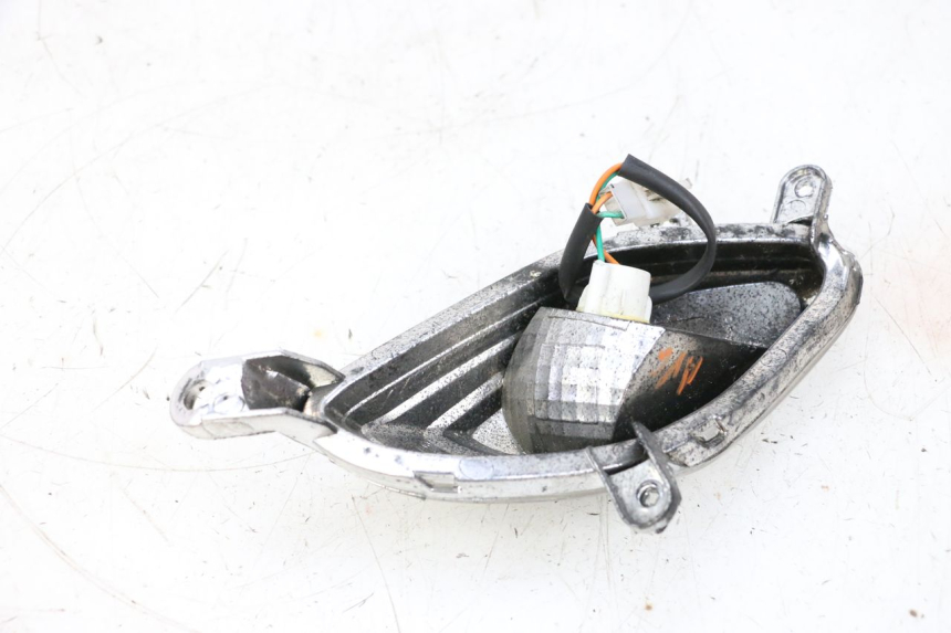 photo de DELANTERO IZQUIERDO INTERMITENTE JM MOTORS SANTANA 50 (2014 - 2023) - Primer plano técnico