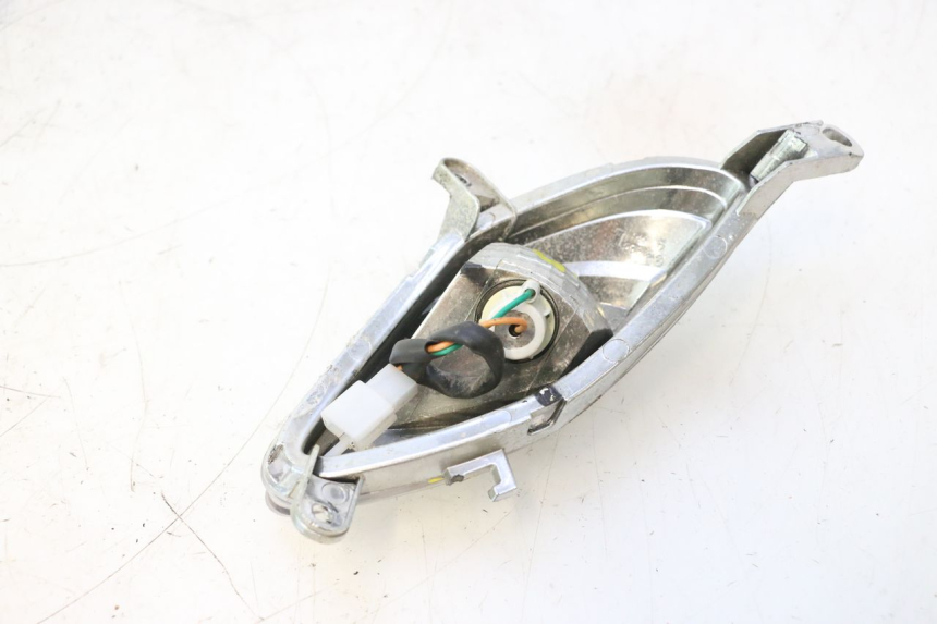 photo de DELANTERO IZQUIERDO INTERMITENTE JM MOTORS SANTANA 50 (2014 - 2023) - Primer plano técnico