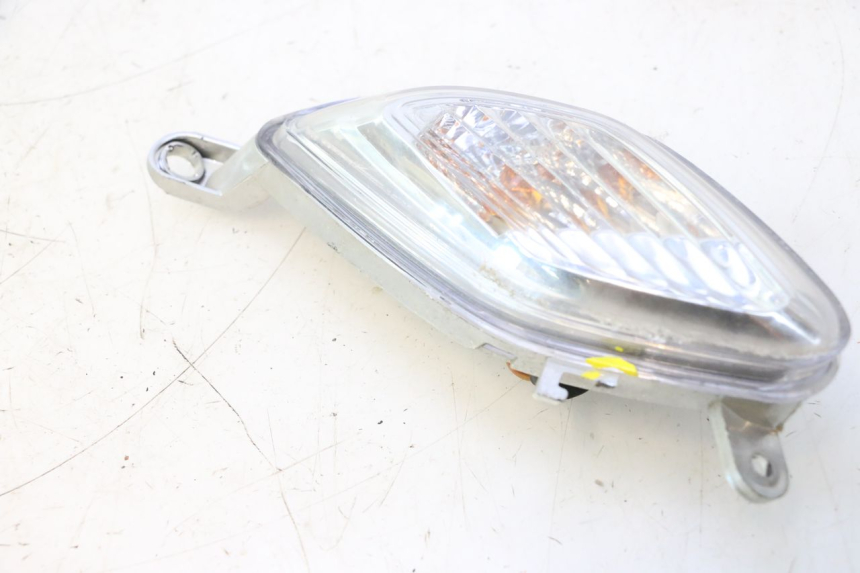 photo de DELANTERO IZQUIERDO INTERMITENTE JM MOTORS SANTANA 50 (2014 - 2023) - Detalles de los puntos de fijación