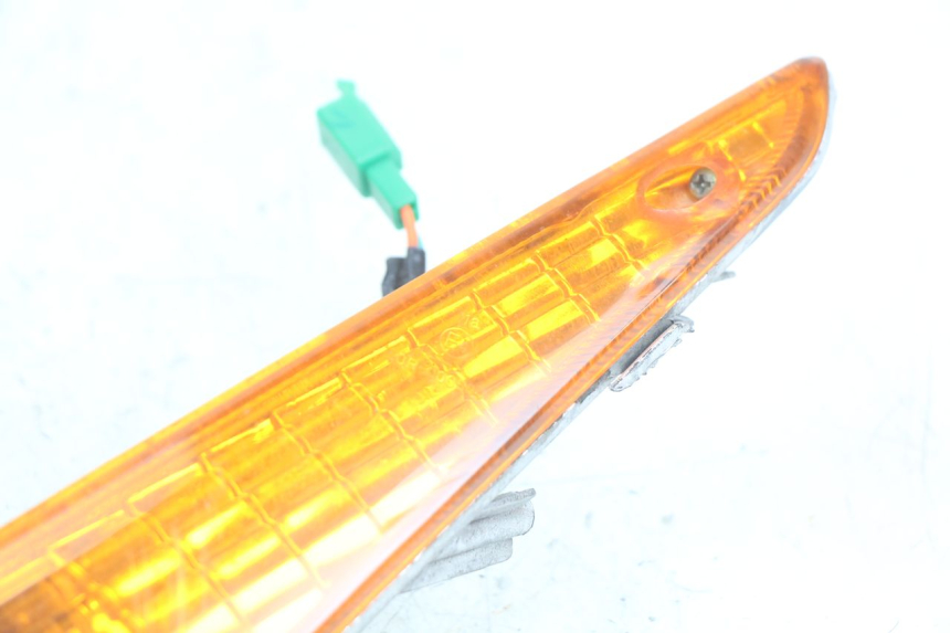 photo de INTERMITENTE DELANTERO IZQUIERDO HONDA SCV LEAD 100 (2003 - 2007) - Otra perspectiva