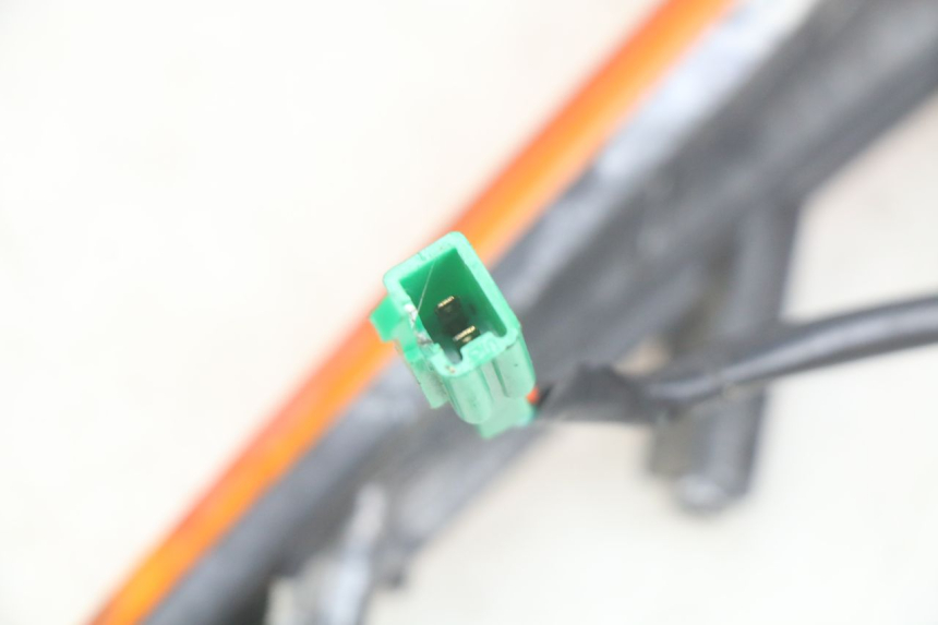 photo de INTERMITENTE DELANTERO IZQUIERDO HONDA SCV LEAD 100 (2003 - 2007) - Estado de la superficie y material