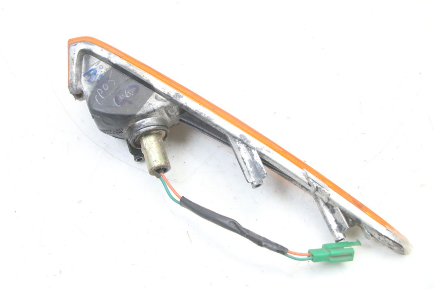 photo de INTERMITENTE DELANTERO IZQUIERDO HONDA SCV LEAD 100 (2003 - 2007) - Primer plano técnico