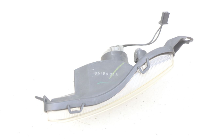 photo de INTERMITENTE DELANTERO IZQUIERDO SUZUKI SIXTEEN 125 (2008 - 2010) - Primer plano técnico