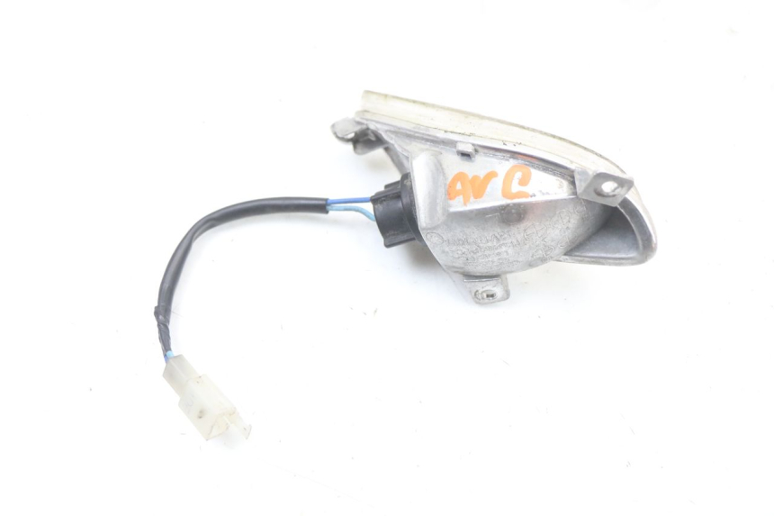 photo de DELANTERO IZQUIERDO INTERMITENTE APRILIA SR MOTARD 50 (2012 - 2018) - Primer plano técnico