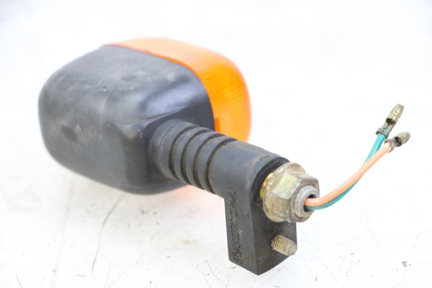 photo de DELANTERO IZQUIERDO INTERMITENTE KYMCO STRYKER OFF ROAD 125 (1999 - 2005) - Primer plano técnico