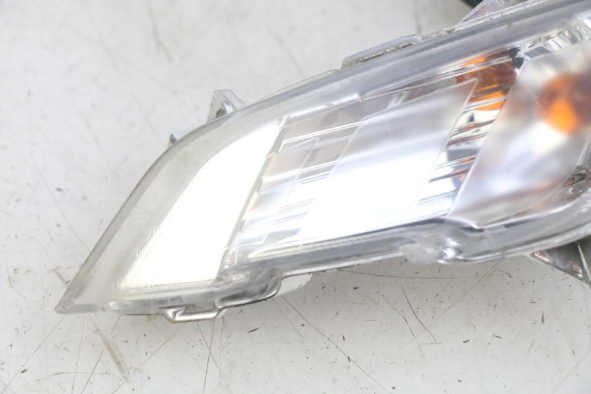 photo de INTERMITENTE DELANTERO IZQUIERDO PEUGEOT TWEET 4T 50 (2018 - 2022) - Otra perspectiva