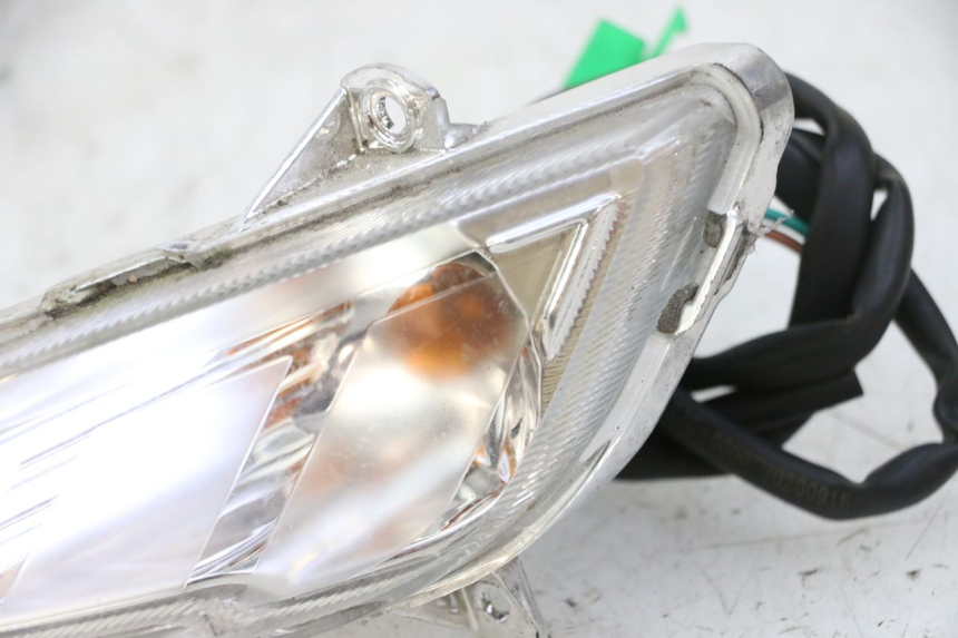 photo de INTERMITENTE DELANTERO IZQUIERDO PEUGEOT TWEET 4T 50 (2018 - 2022) - Detalles de los puntos de fijación