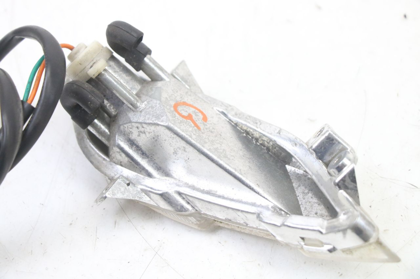 photo de DELANTERO IZQUIERDO INTERMITENTE PEUGEOT TWEET PRO CARGO 50 (2018 - 2022) - Detalles de los puntos de fijación