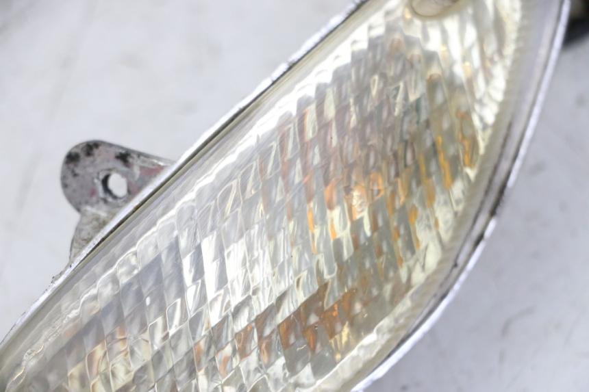 photo de INTERMITENTE DELANTERO IZQUIERDO UNIVERSAL BIKE ZN50QT-11B 50 (2018 - 2021) - Detalle de la pieza