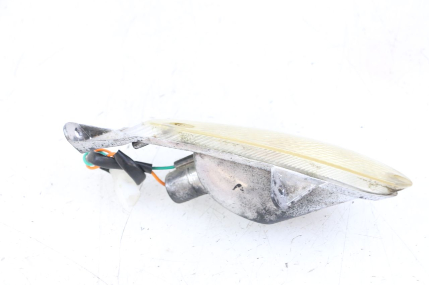 photo de INTERMITENTE DELANTERO IZQUIERDO UNIVERSAL BIKE ZN50QT-11B 50 (2018 - 2021) - Primer plano técnico