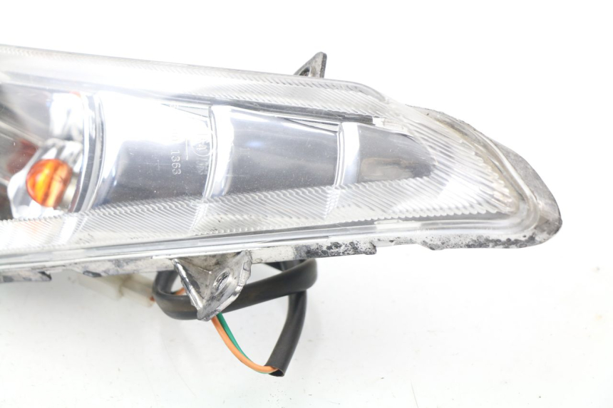 photo de DELANTERO IZQUIERDO INTERMITENTE RAZZO VENICE 50 (2009 - 2014) - Detalles de los puntos de fijación