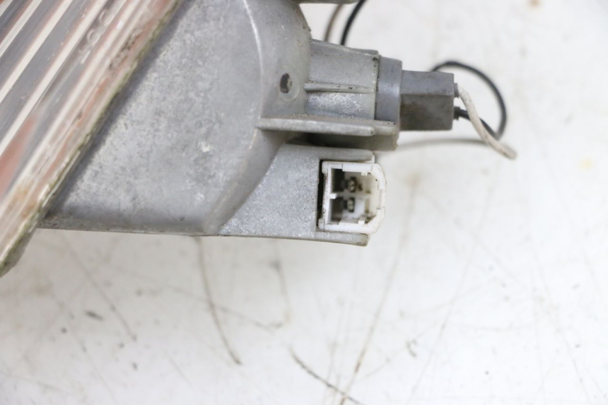 photo de INTERMITENTE DELANTERO IZQUIERDO PIAGGIO VESPA GTS SUPER IE 125 (2009 - 2016) - Otra perspectiva