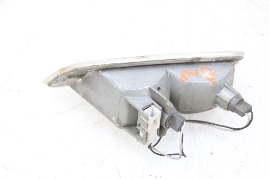 photo de INTERMITENTE DELANTERO IZQUIERDO PIAGGIO VESPA GTS SUPER IE 125 (2009 - 2016) - Primer plano técnico