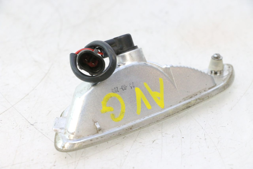 photo de INTERMITENTE DELANTERO IZQUIERDO PIAGGIO VESPA PRIMAVERA 2T 50 (2013 - 2018) - Detalles de los puntos de fijación